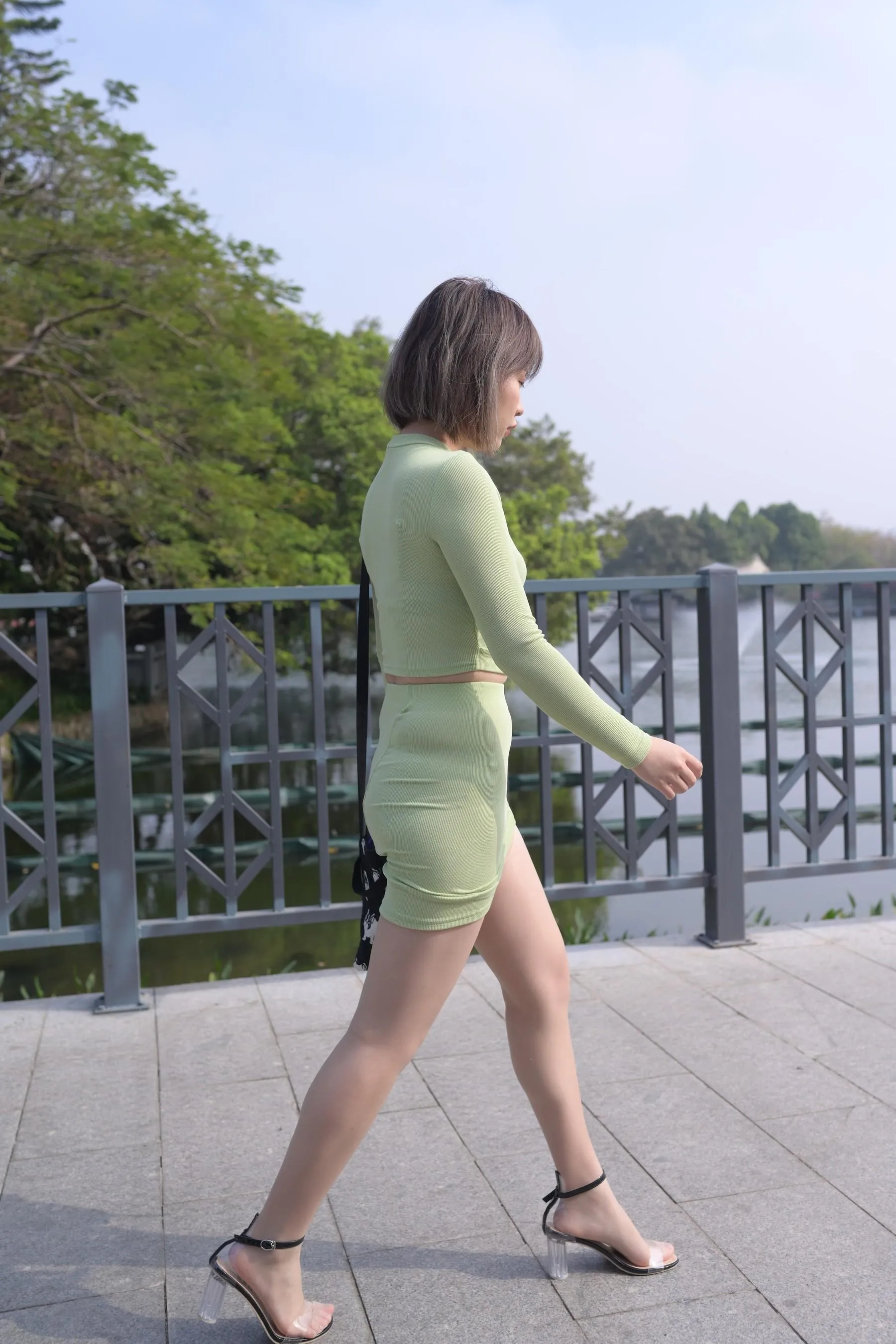 [魔镜街拍] NO.083 SM_0007程生街拍 微胖的美女肉丝袜美脚特写太性感 [413P]插图7
